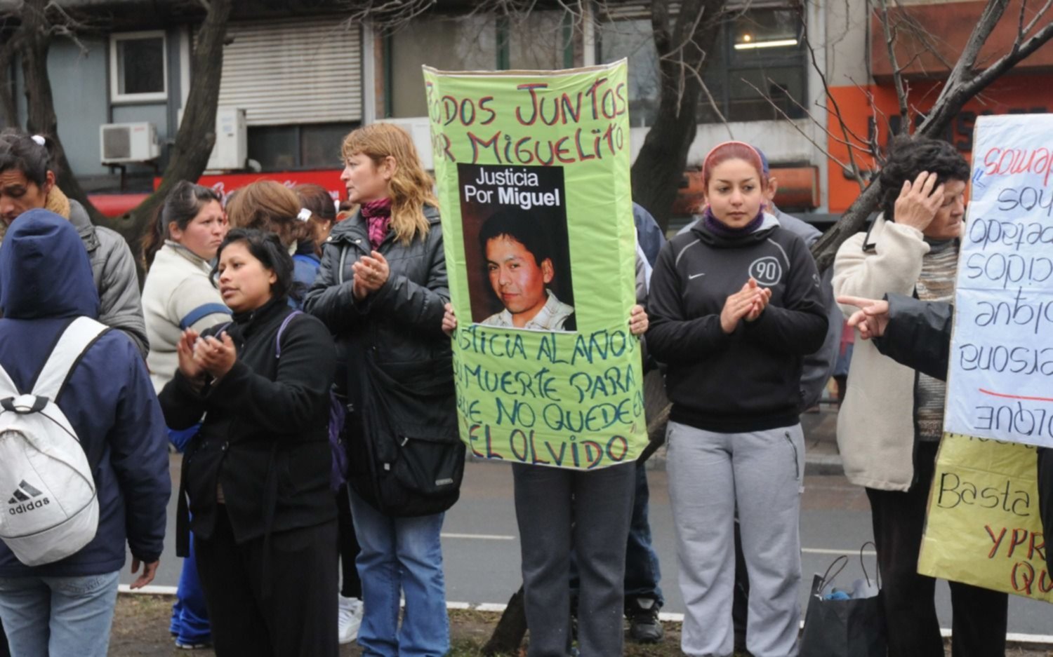 Crimen en Plaza Moreno: la fiscal pidió 9 años de prisión para los acusados