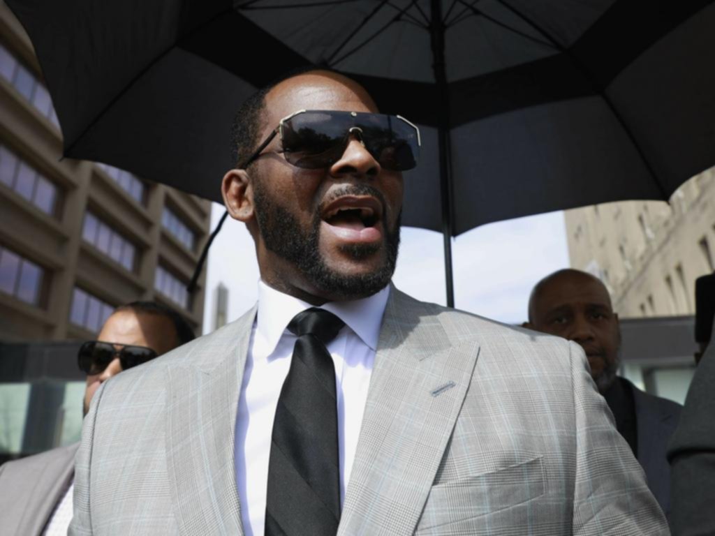 “Cientos de veces”: una mujer dio detalles de los abusos sufridos por R. Kelly