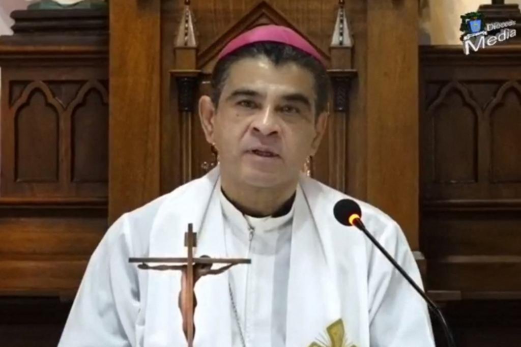 Ahora van por la Iglesia: tras criticar a Ortega le dieron prisión domiciliaria a un obispo