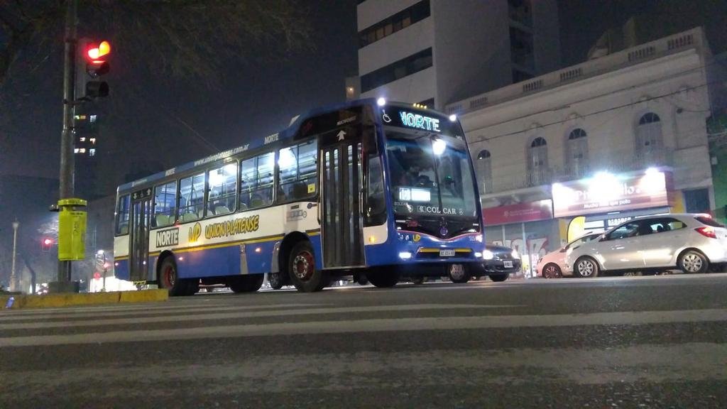 Finalizó el paro nocturno de micros: podría haber baja frecuencia durante la jornada