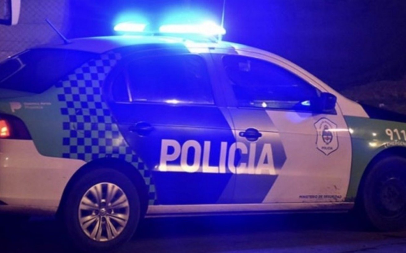 Noche picante en Berisso: tres contra uno y a machetazo limpio