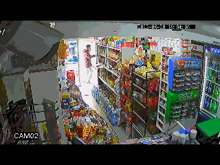 VIDEO.  Nesquik was stolen from a kiosk in La Plata and an employee went out looking for it