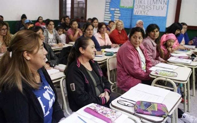 Sigue la inscripción para secundaria de adultos en barrios platenses
