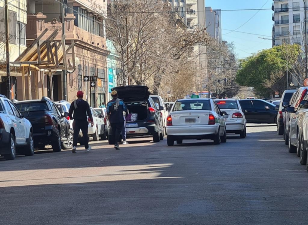“Trapitos”, cada vez más violentos, ganan las calles de la Ciudad