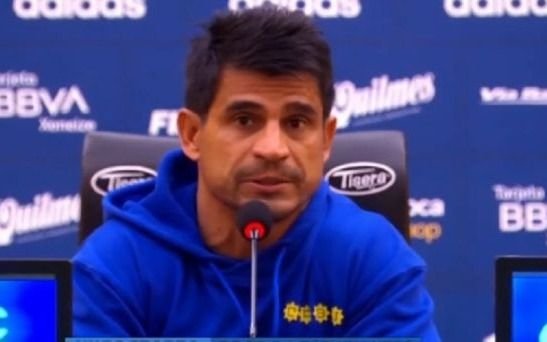 Hugo Ibarra habló de todo, pero una pregunta no le gustó: "Yo decido quien juega"