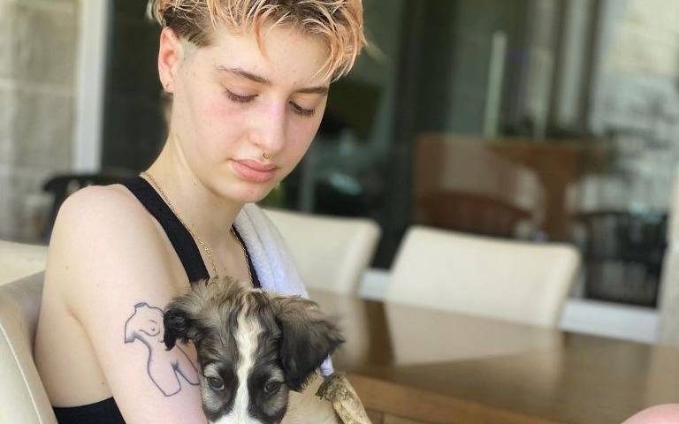 "Homofóbicos y transfóbicos de mierda": Paloma Ortega, la hija de Guillermina Valdés y Sebastián Ortega, hizo una fuerte acusación