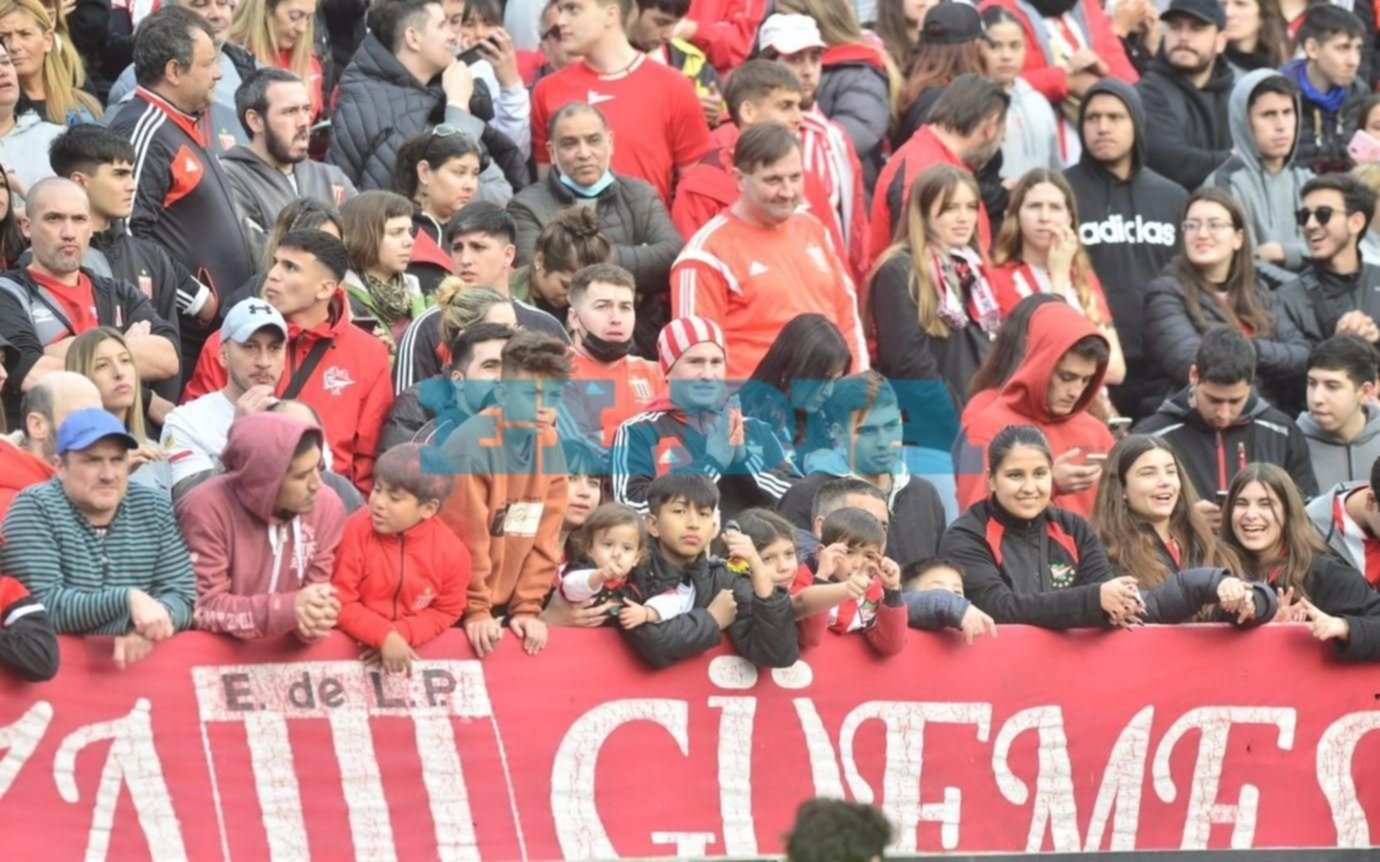 Los pincharratas coparon las tribunas del Hirschi: mirá la galería de fotos