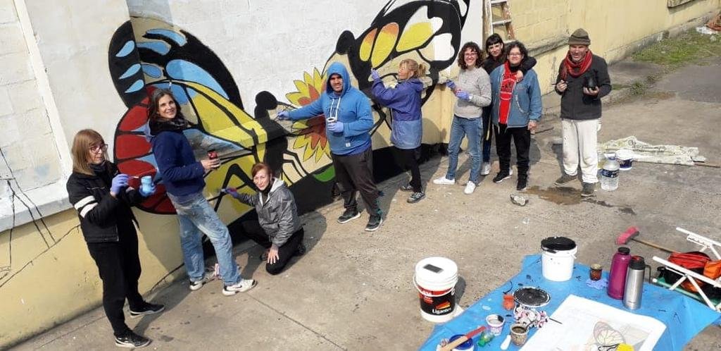 Pintan un mural contra el deterioro ambiental