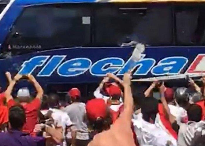 River le inicia juicio al hincha que apedreó el micro de Boca