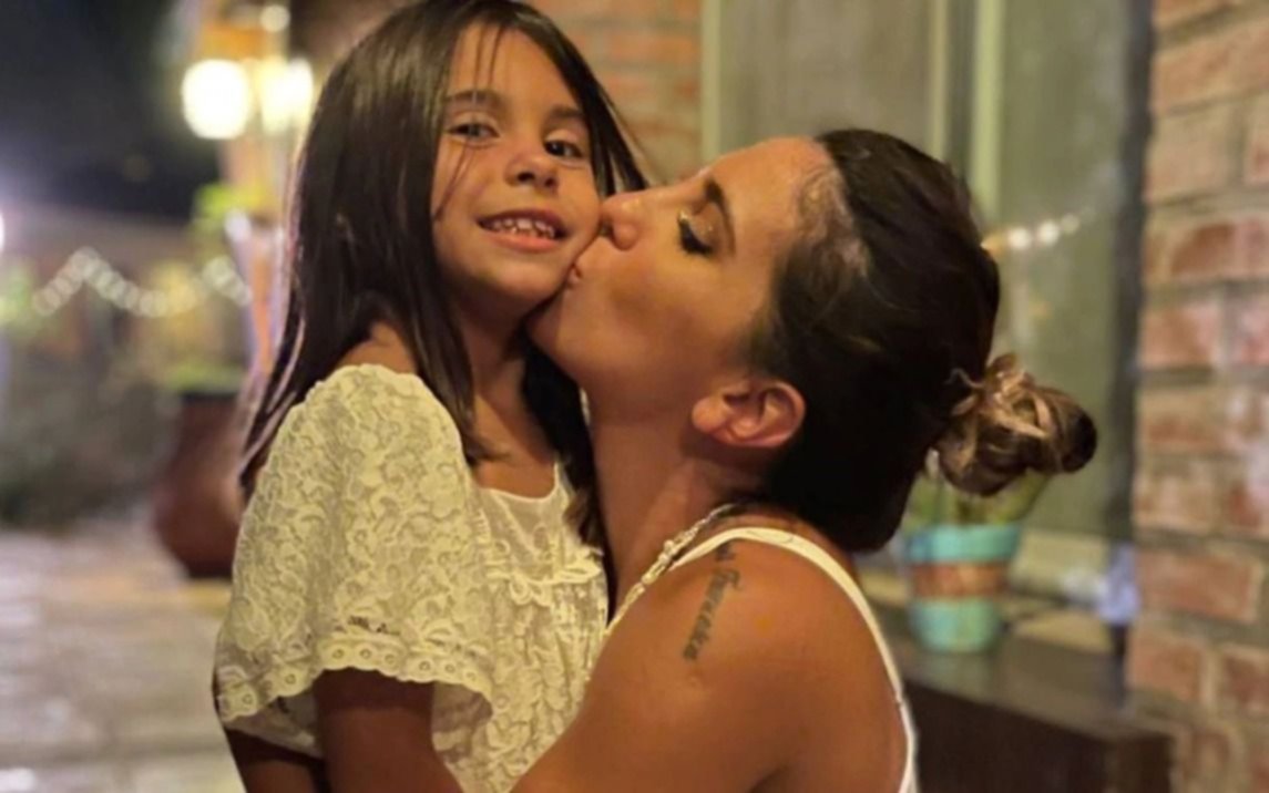 "Inadmisible": las enfermeras que atendían a la hija de Cinthia Fernández no le dieron los medicamentos
