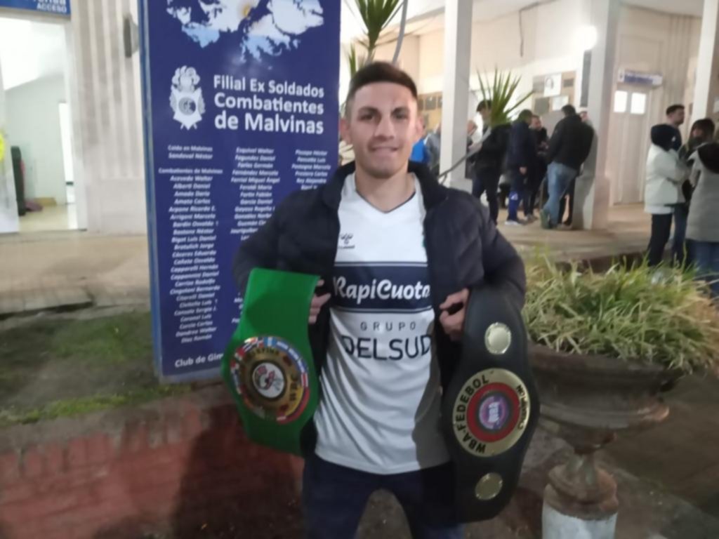 Deportistas campeones y Triperos, presentes anoche en el Estadio del Bosque