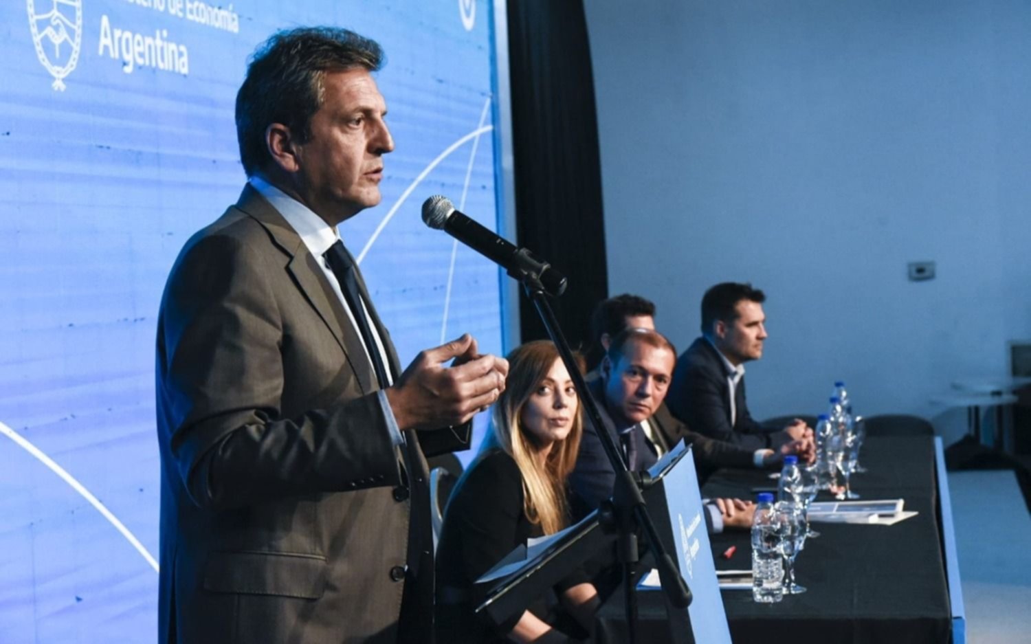 Más cepo: mouse, teclados, videojuegos y bebidas alcohólicas, en la mira del Gobierno