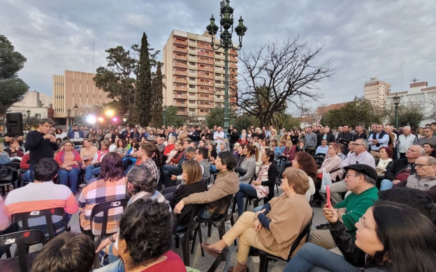 "Recortar presupuesto en salud y educación es inmoral”, cuestionó Manes