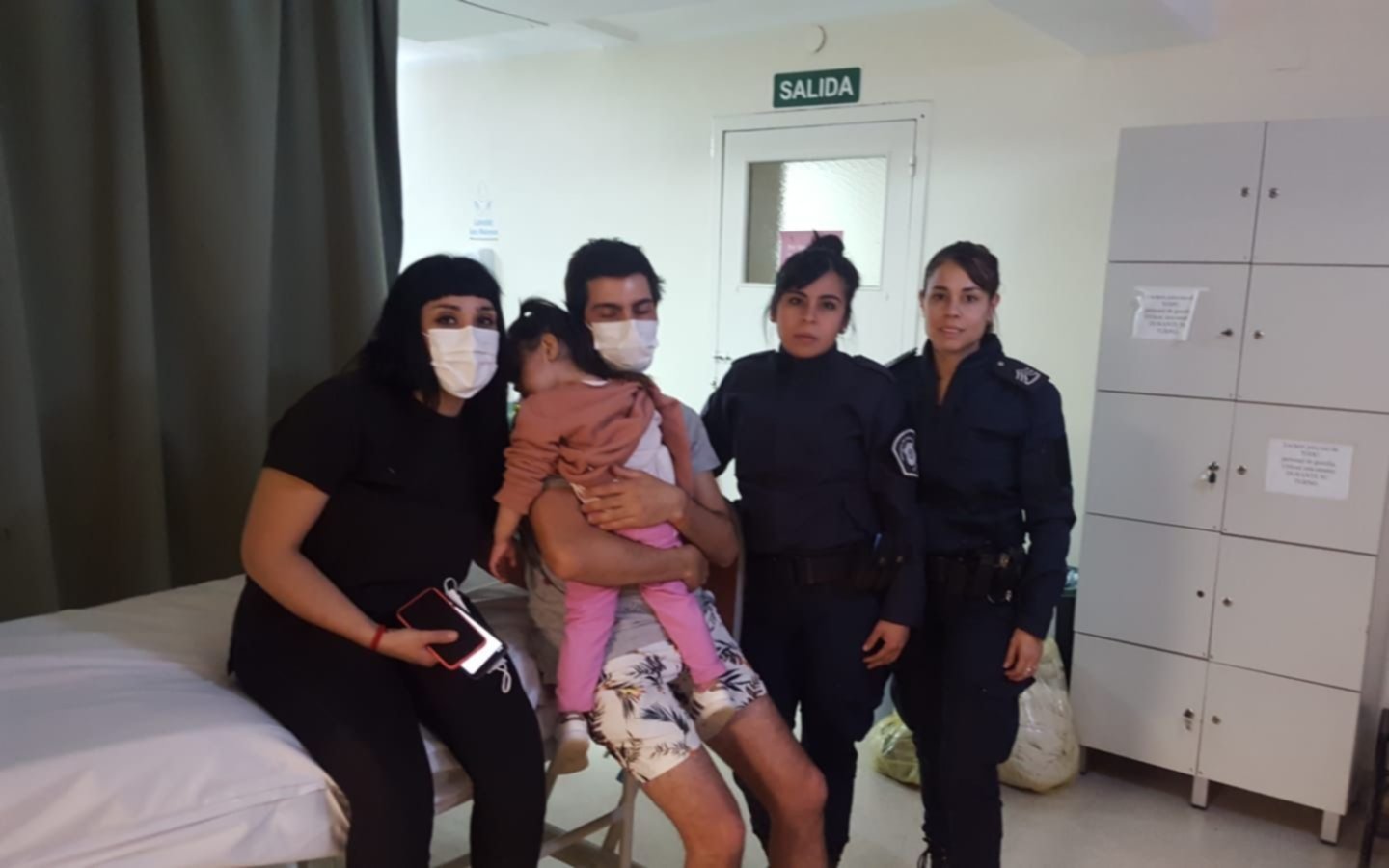 Policías le salvaron la vida a una bebé de 2 años que convulsionaba en la calle