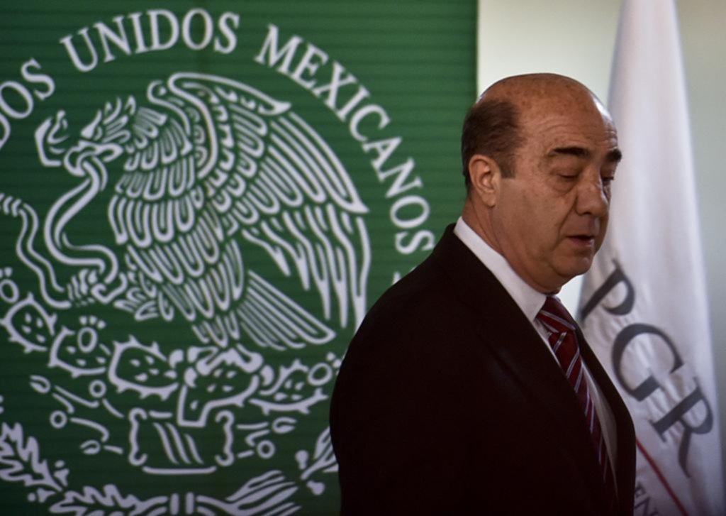 Por la desaparición de 43 estudiantes procesan a un exprocurador de México