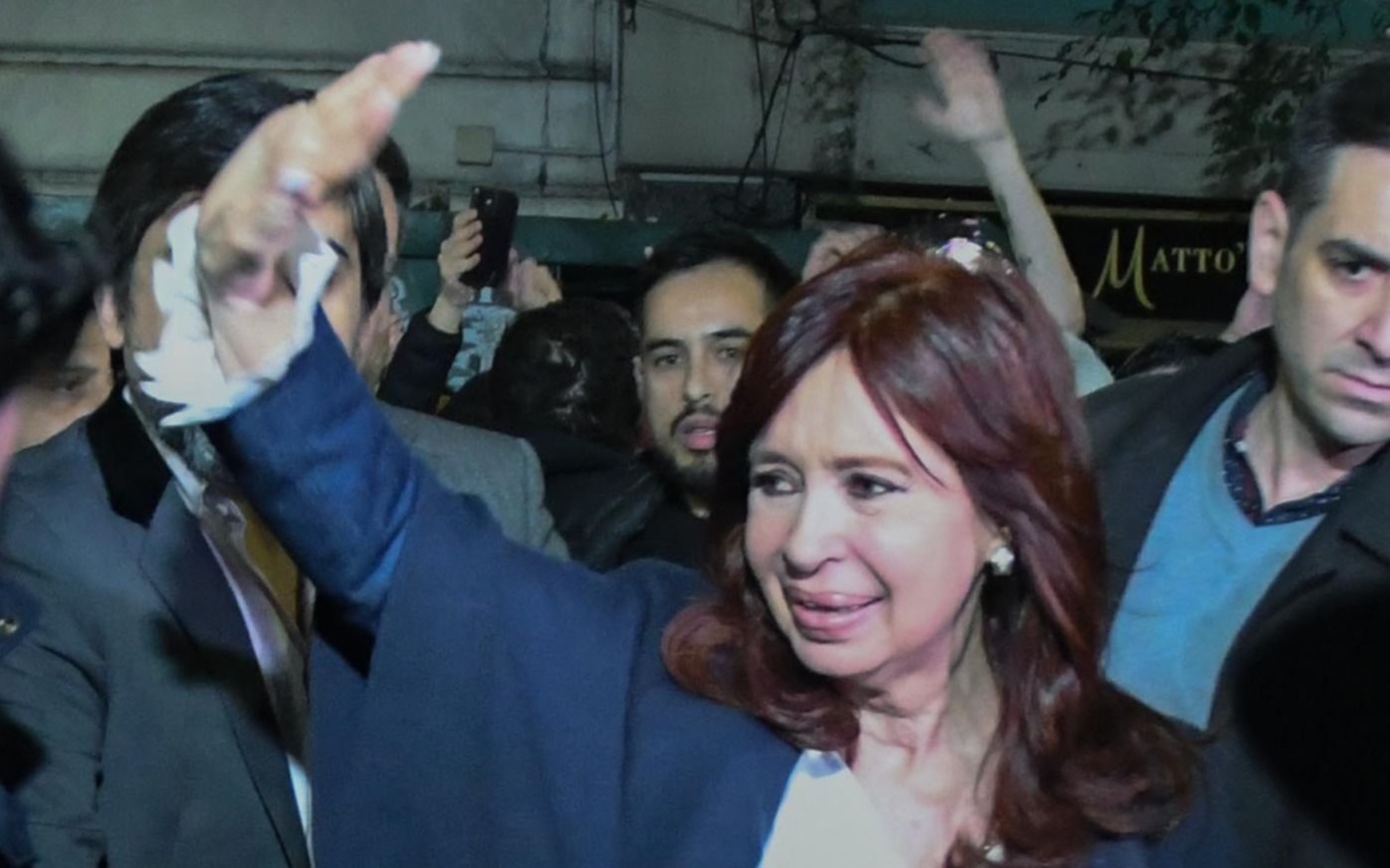 Cristina: "No sólo persiguen a los peronistas sino que encubren a los macristas"