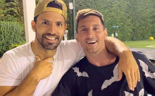El Kun Agüero picante: "Otamendi, no me lo lesiones a Messi porque te mato"