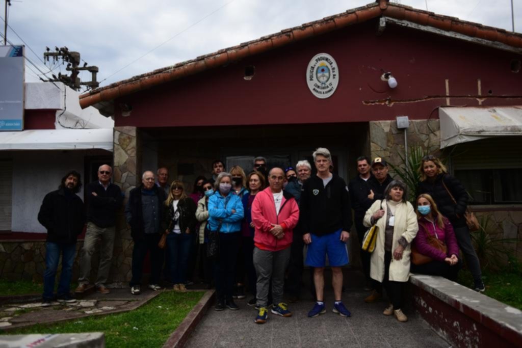 Inseguridad en Gonnet: los vecinos llevaron sus reclamos a la comisaría
