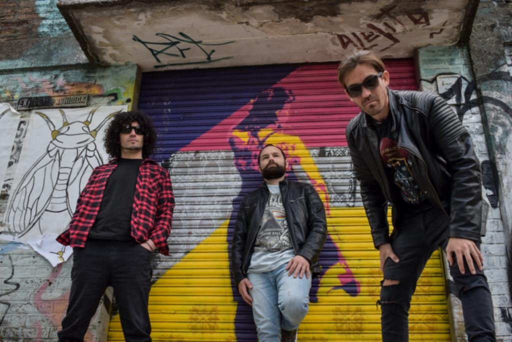 Surtrepatía sigue mostrando su álbum debut