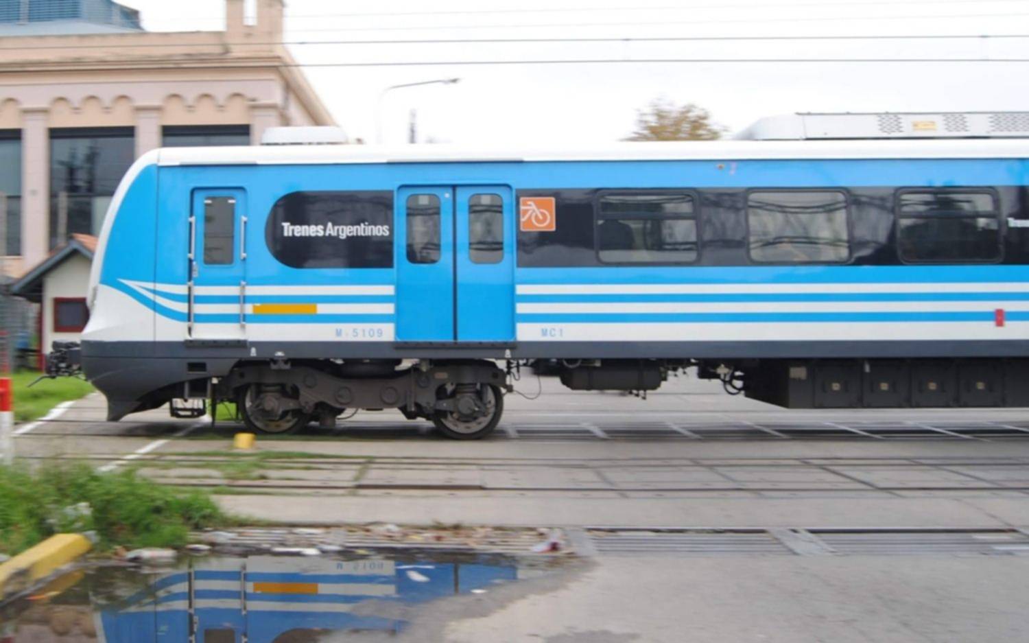 Mujer intento suicidarse en las vías del tren Roca