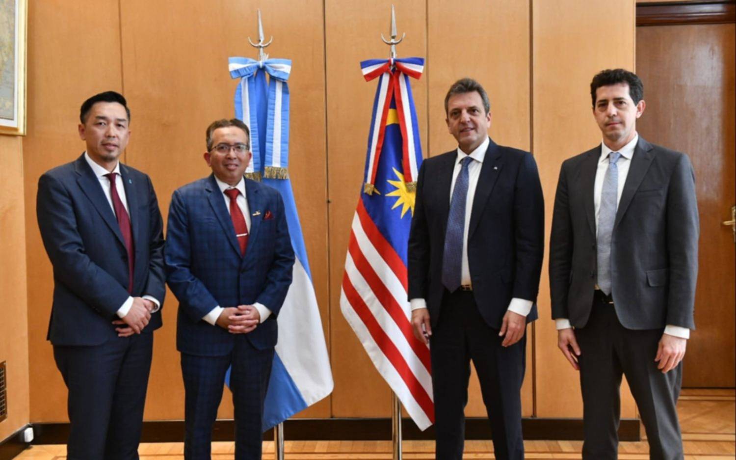 Massa y De Pedro se reunieron con representantes de Malasia: prometieron inversiones en energía