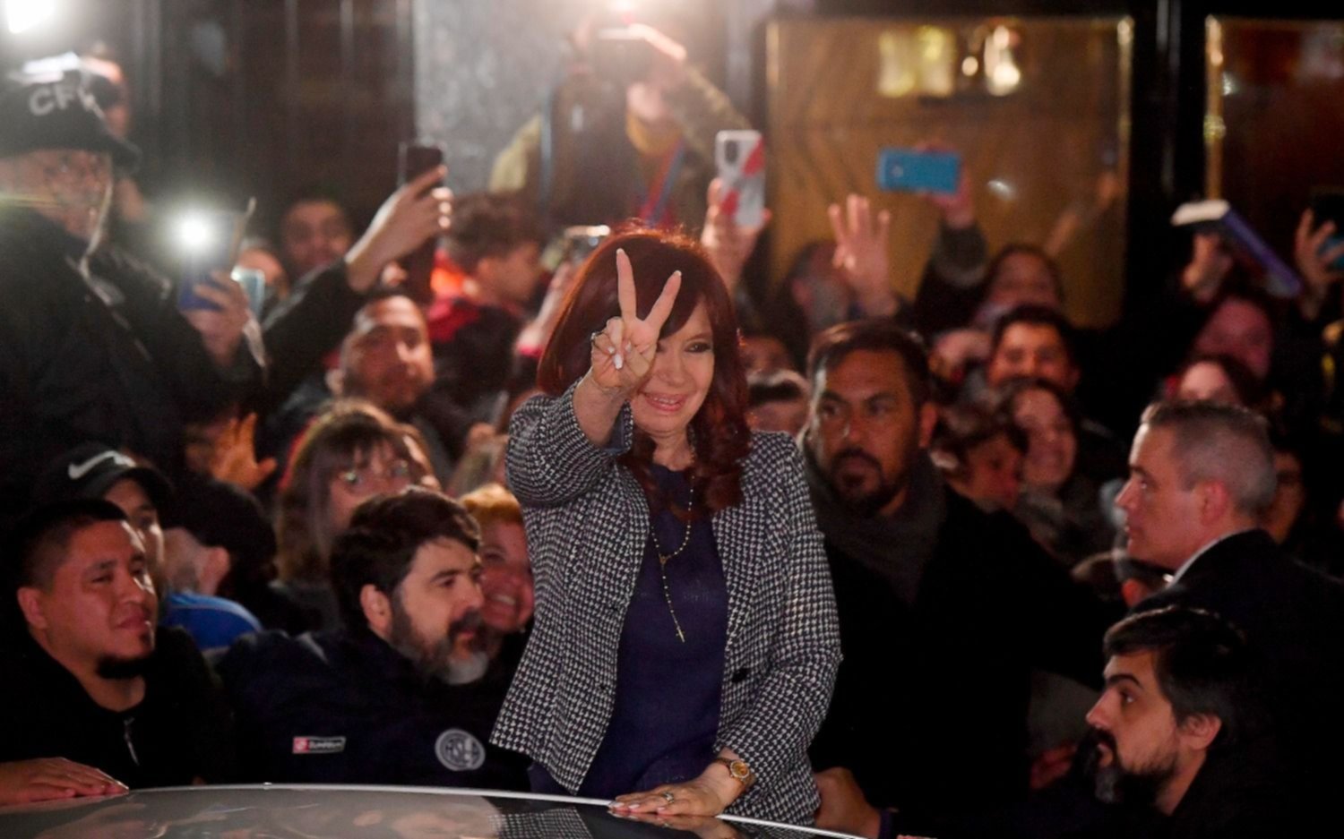 La Justicia instó al Gobierno de CABA a dar por finalizado el operativo policial en la casa de Cristina