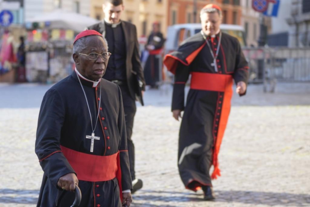 El Papa inició la reunión especial con cardenales