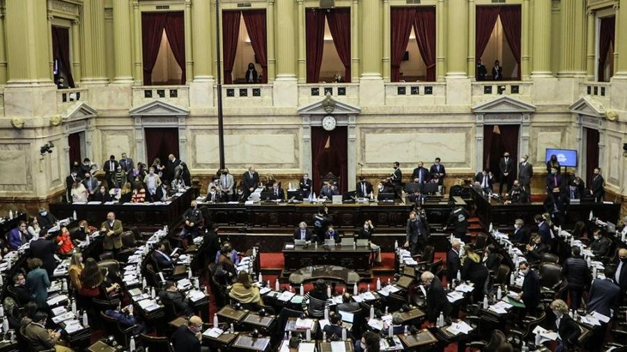Postergan sesiones por la confrontación política