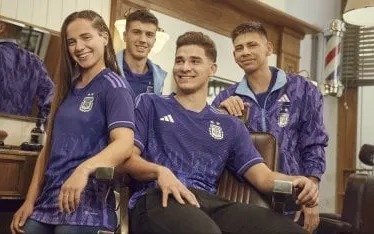 Por qué la camiseta alternativa del seleccionado para el Mundial es de color violeta