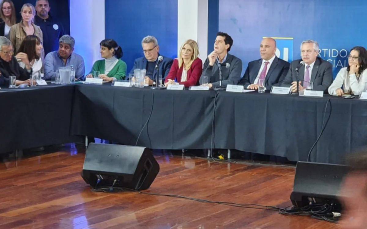 Cumbre del PJ: con la presencia de Alberto Fernández, Manzur defendió “la inocencia de la vicepresidenta”