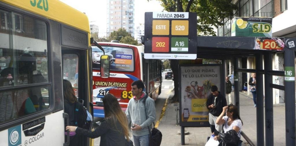 Media hora menos de clases para tomar el micro
