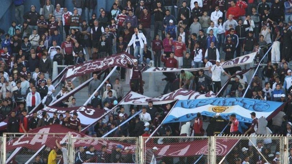 Muerte, aprietes, represión y peleas: el fútbol argentino en grado de violencia extrema
