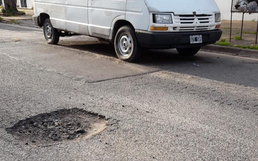 Reclamo por bache gigante en La Loma