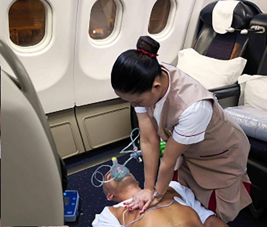 ¿Hay algún médico a bordo?: cuán frecuentes son las urgencias en vuelo