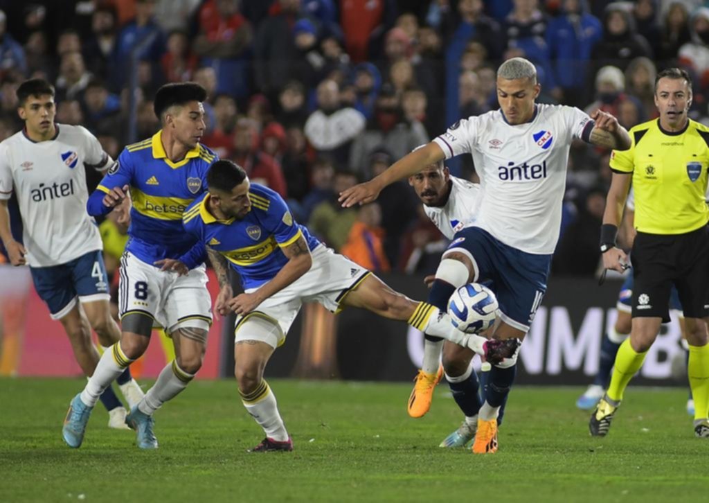 Sin brillo, Boca rescató un empate de oro en Montevideo