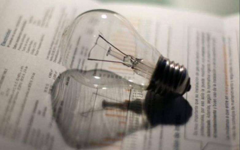 Tras la quita de subsidios, polémica por aumentos superiores al 400% en las boletas de luz