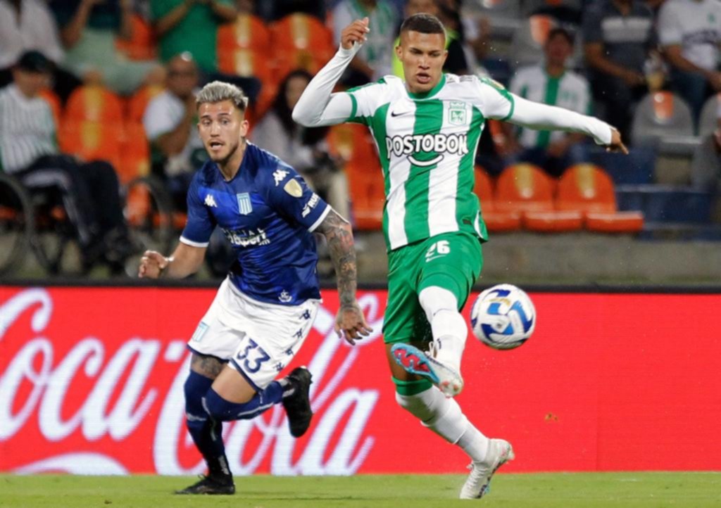 Racing era goleado, se acercó y en el descuento sufrió otro gol más