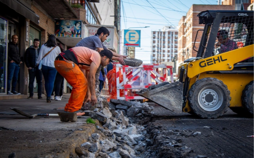 Continúan los trabajos de repavimentación asfáltica en el centro de Quilmes