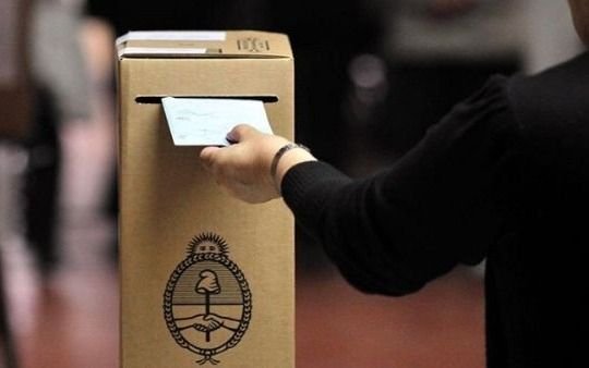 Desde este sábado rige la prohibición de publicar encuestas o sondeos de opinión de cara a las PASO