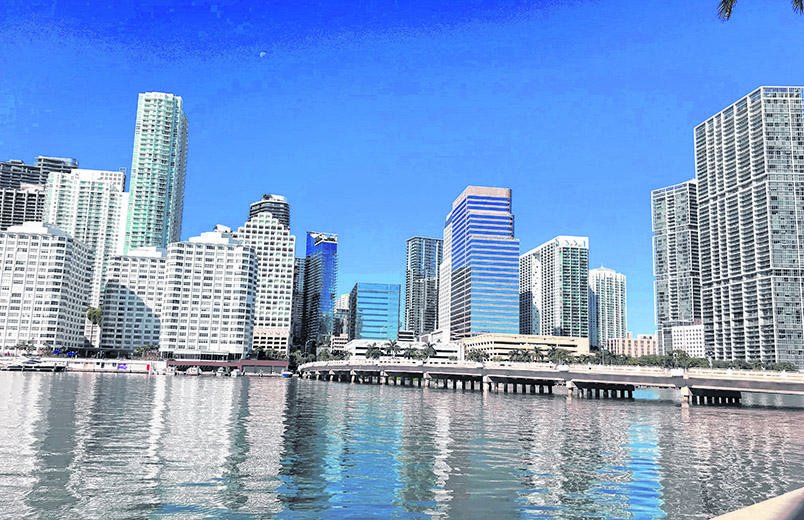 Por qué baja la población en Miami Dade