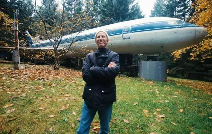 Se compró un Boeing y decidió usarlo para vivir