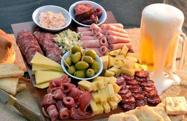 La picada, un ritual en casa o en la salida que se va pareciendo a un lujo