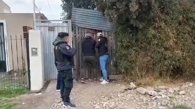 Un lavacopas detenido por un asalto millonario en La Plata: ¿vendió la información?
