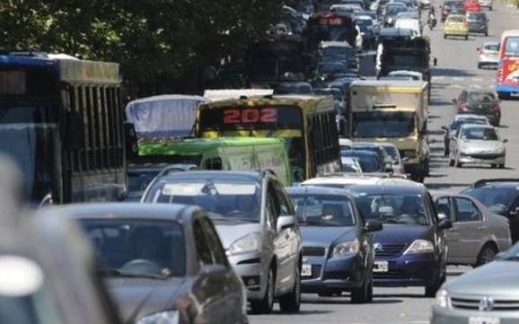 ¡Atención! Caos de tránsito este lunes en La Plata: uno por uno, todos los cortes de calles