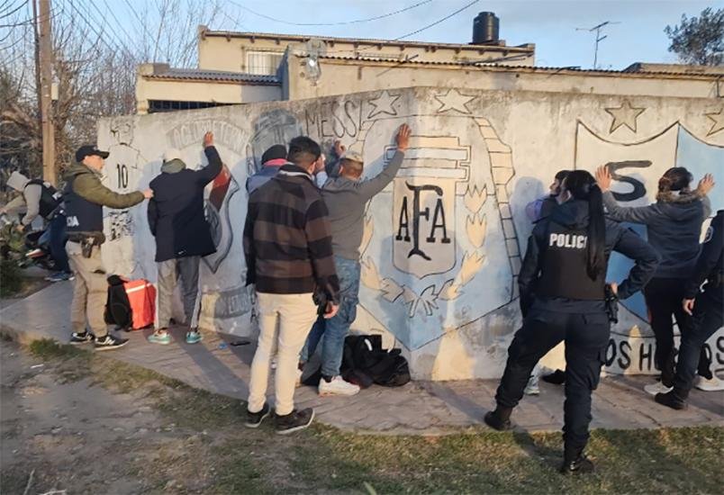 En 50 y 147, otro intento de toma de tierra y arrestos