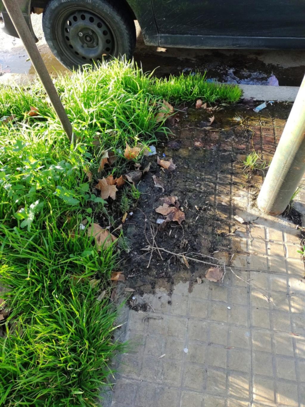 Reclamo por una pérdida de agua en La Loma