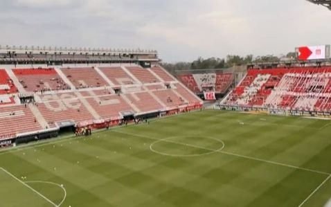 Un gigante de Europa se fijó en un ex albirrojo y en el Pincha hacen números