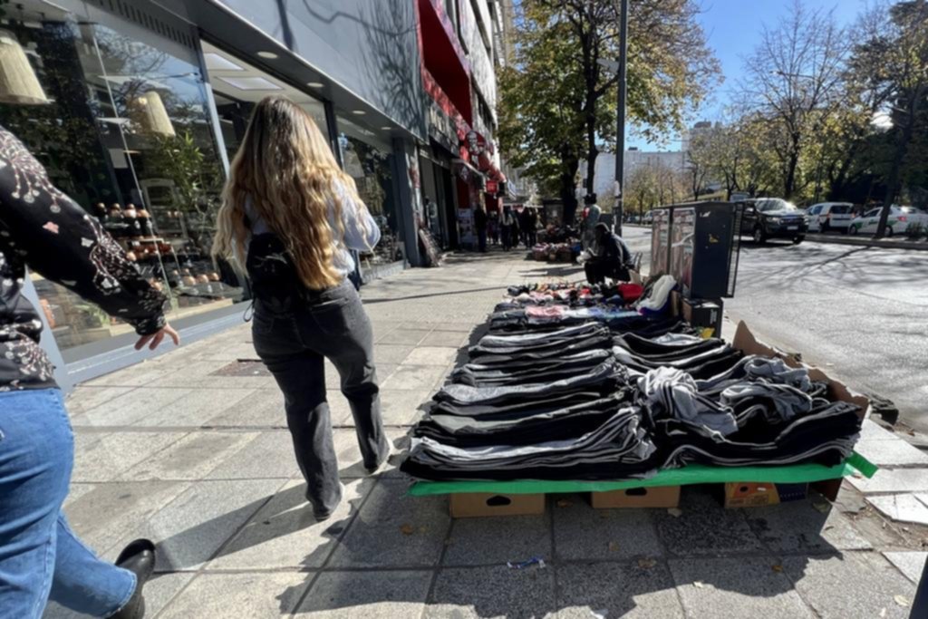 Venta ilegal: reclamo del comercio
