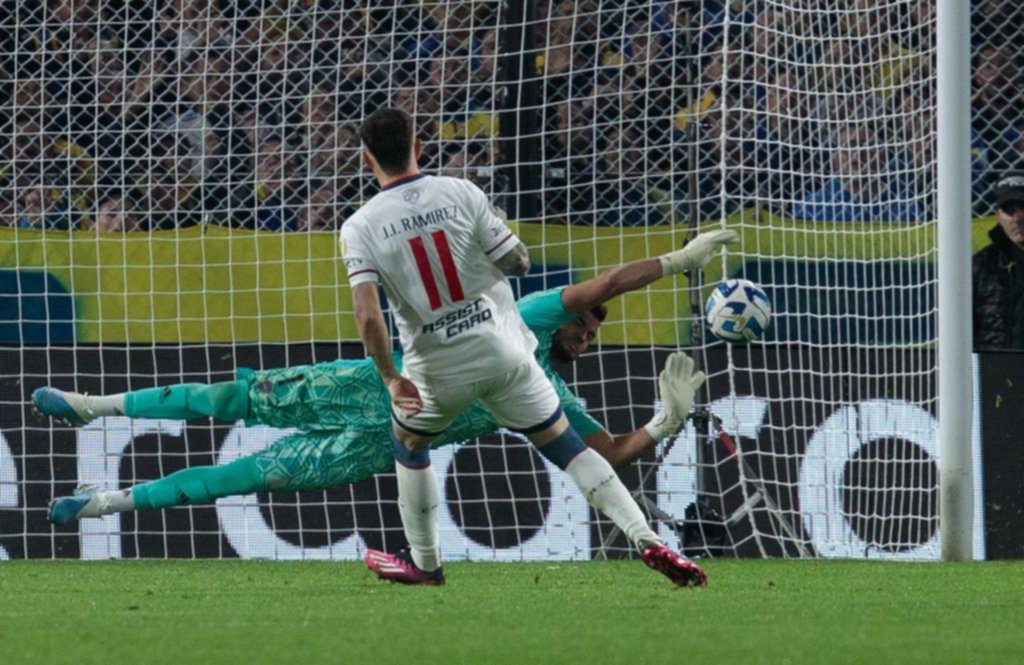 “Chiquito” Romero se volvió a convertir en héroe ante Nacional y clasificó a Boca en la Copa Libertadores