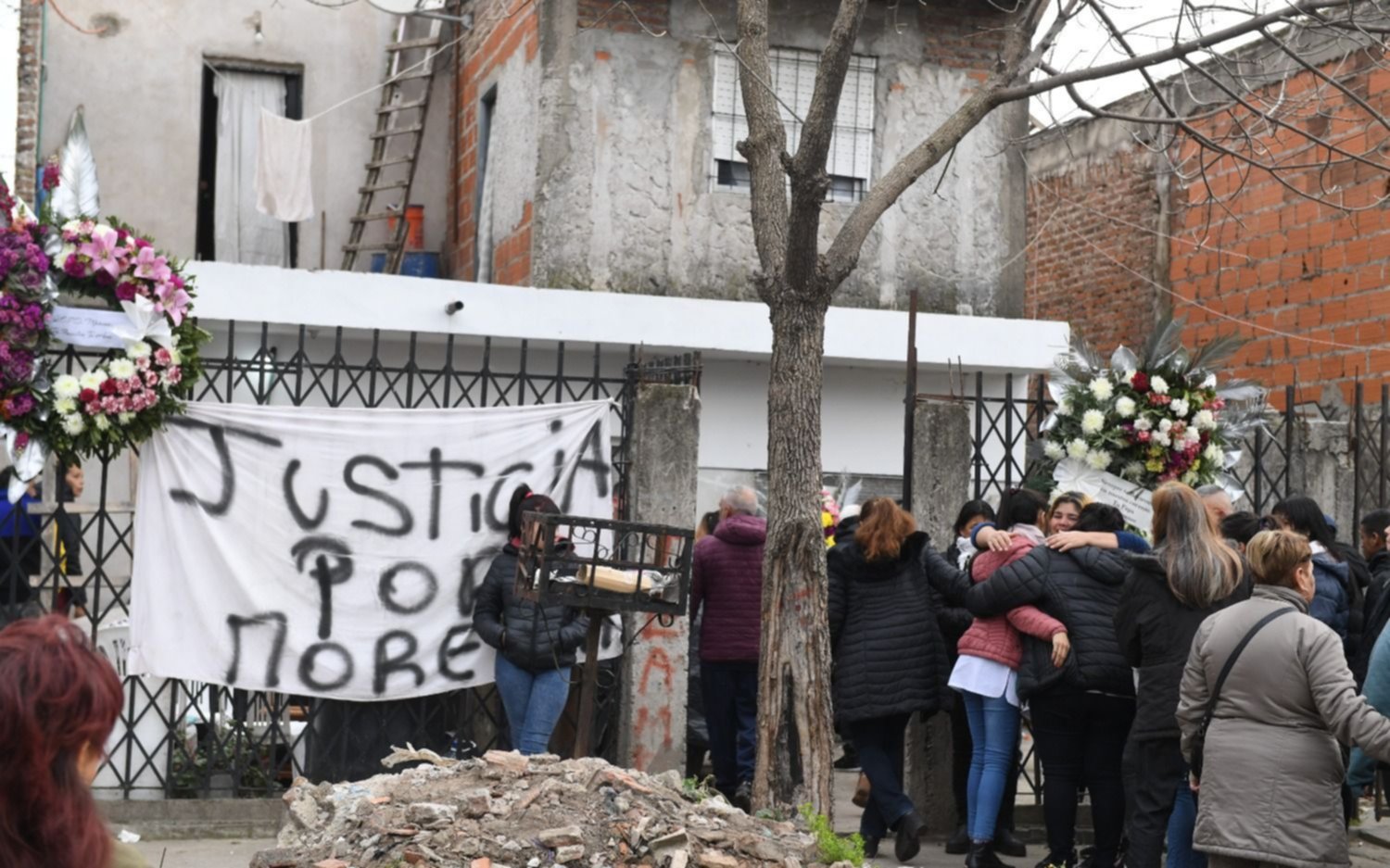 Crimen de Morena en Lanús: dolor en la despedida a la nena asesinada y la Justicia busca el celular que le robaron